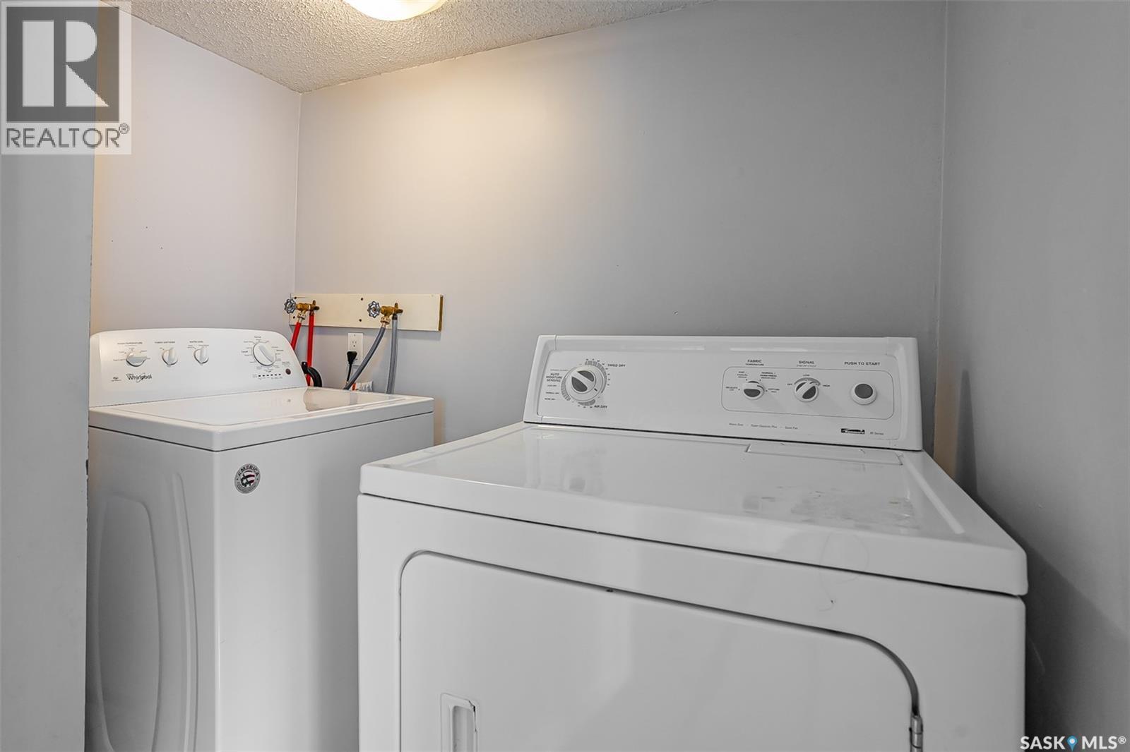 1539 B Avenue N, Saskatoon, SK - Indoor Photo Showing Laundry Room