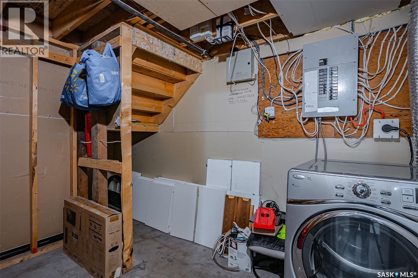 1539 B Avenue N, Saskatoon, SK - Indoor Photo Showing Laundry Room