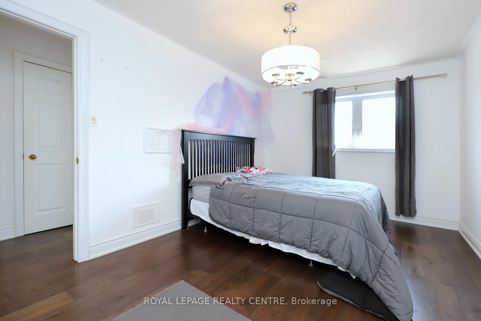 598 Pilcom Court, Mississauga, ON - Indoor Photo Showing Bedroom
