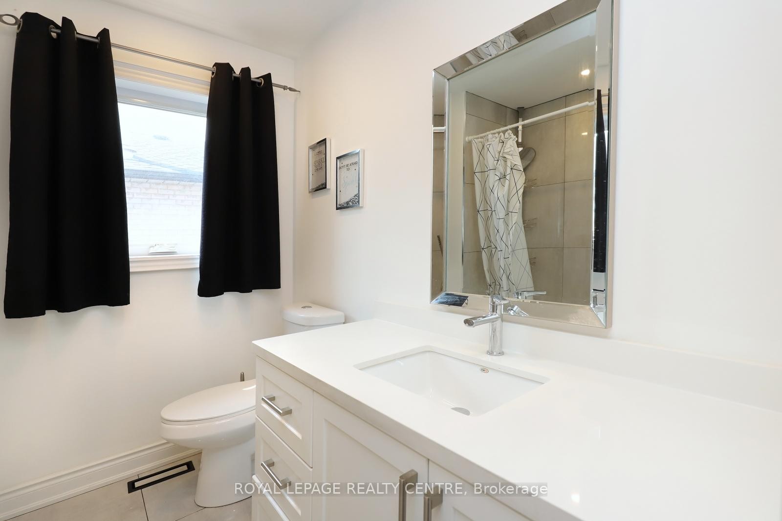 598 Pilcom Court, Mississauga, ON - Indoor Photo Showing Bathroom