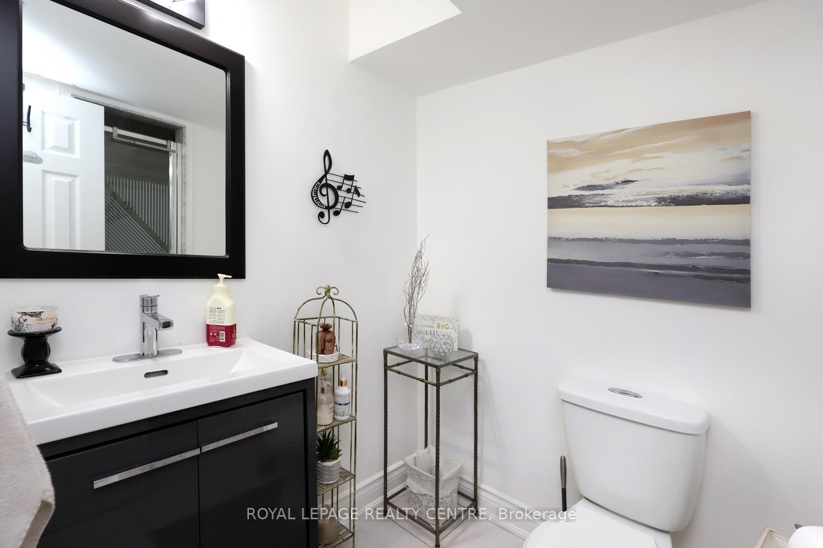 598 Pilcom Court, Mississauga, ON - Indoor Photo Showing Bathroom