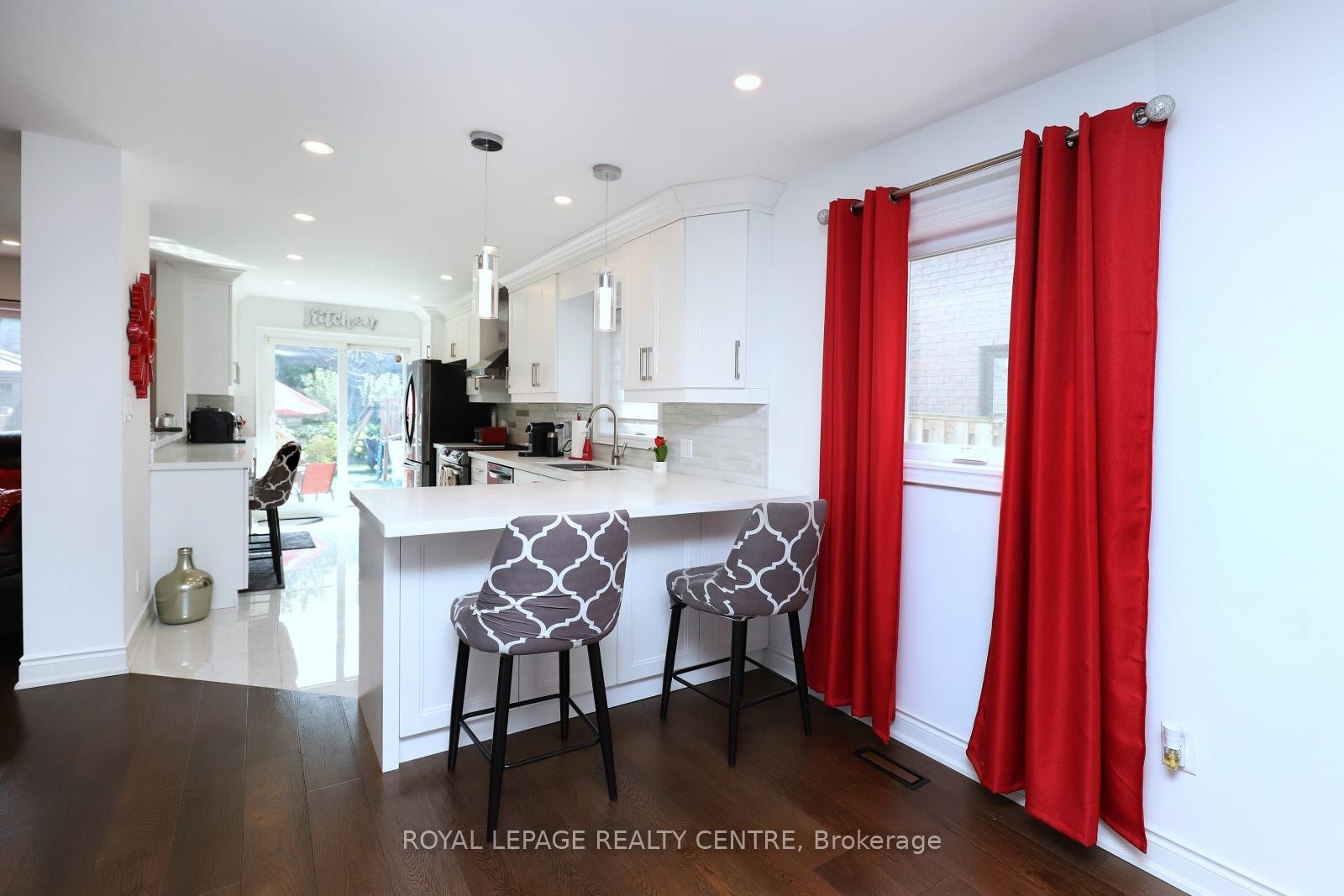 598 Pilcom Court, Mississauga, ON - Indoor Photo Showing Kitchen