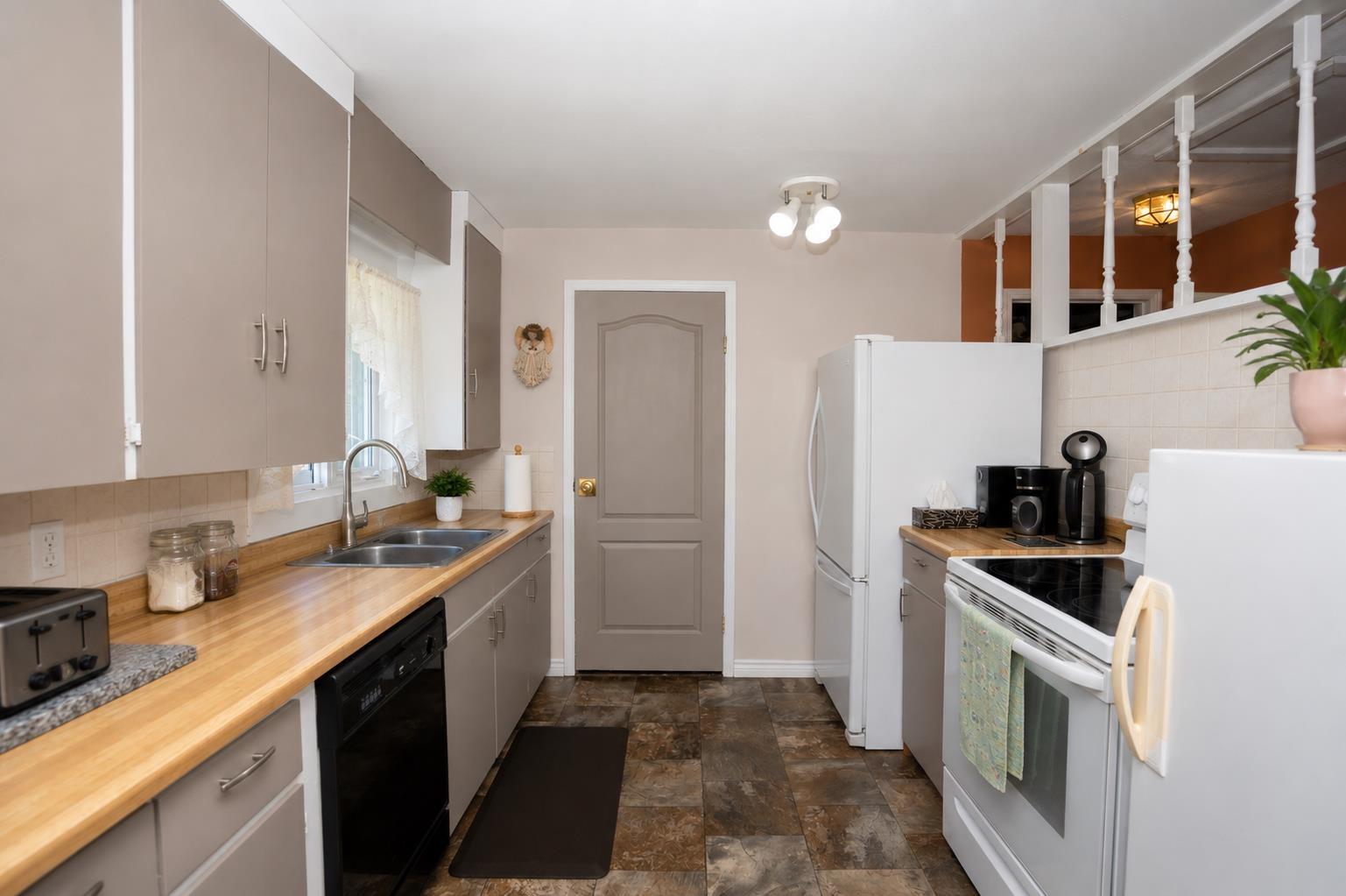 6365 Mapleward Road, Thunder Bay, ON