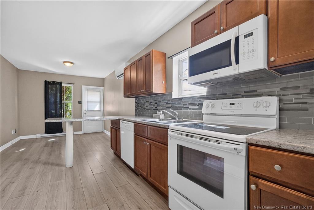 90-92 Edward St, Moncton, NB - Indoor Photo Showing Kitchen