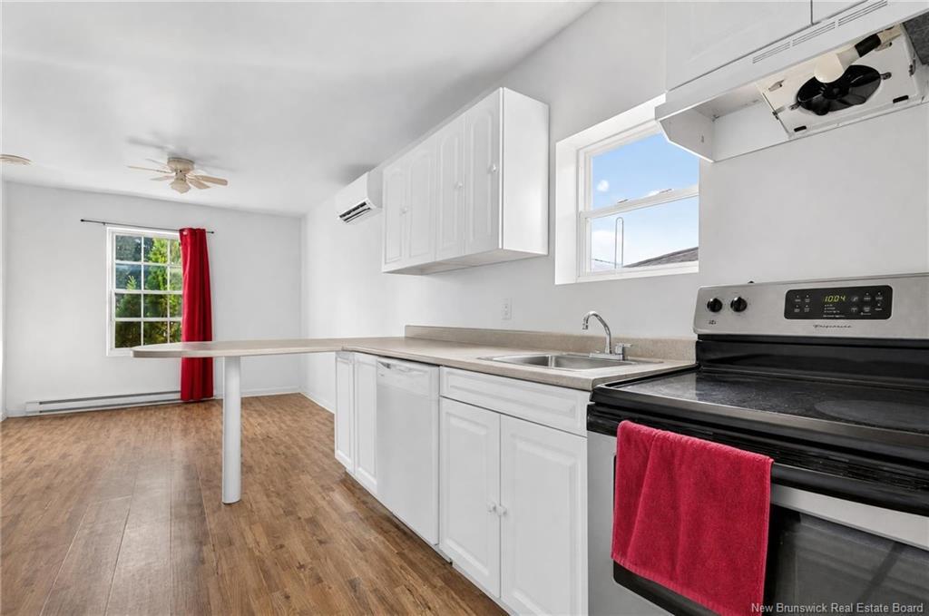 90-92 Edward St, Moncton, NB - Indoor Photo Showing Kitchen
