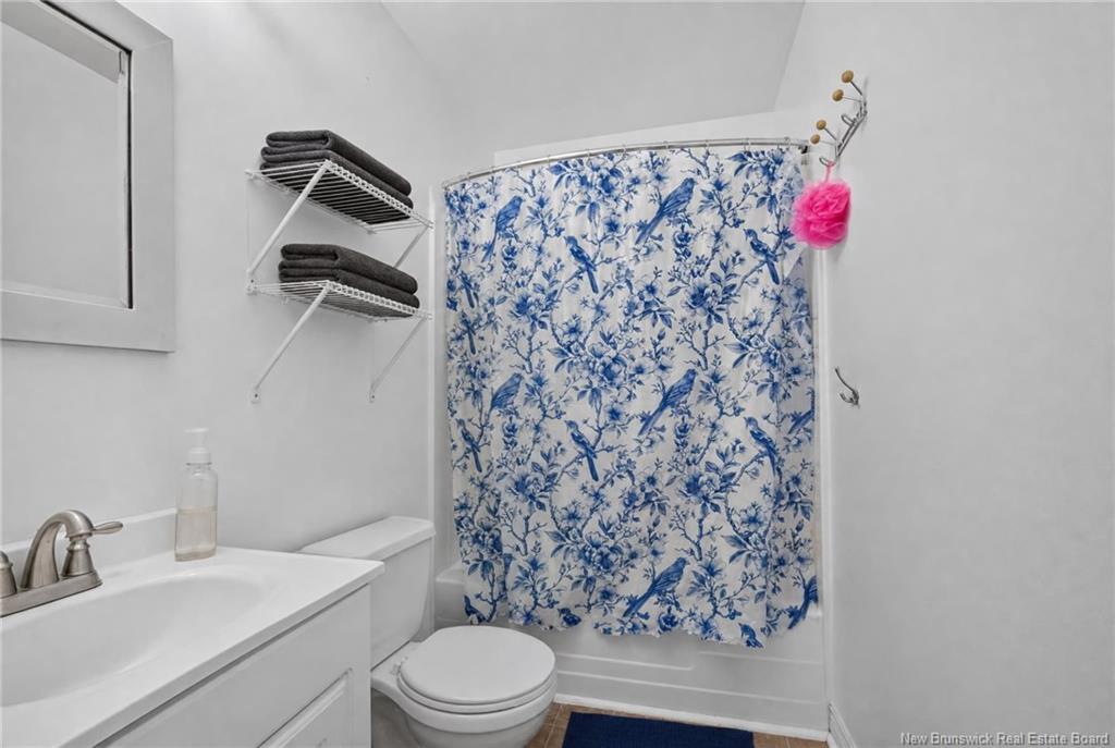 90-92 Edward St, Moncton, NB - Indoor Photo Showing Bathroom