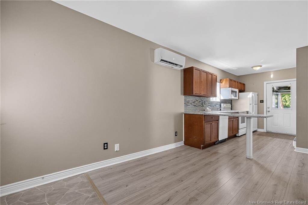 90-92 Edward St, Moncton, NB - Indoor Photo Showing Kitchen