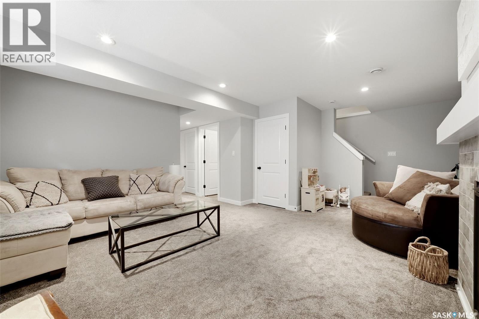 5565 Norseman Crescent, Regina, SK - Indoor Photo Showing Living Room