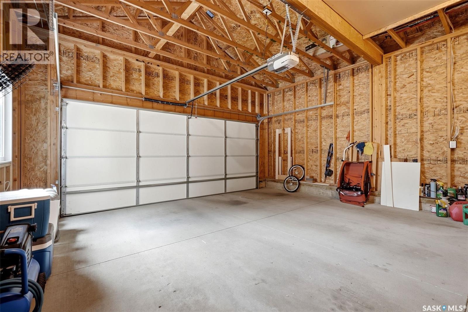 5565 Norseman Crescent, Regina, SK - Indoor Photo Showing Garage