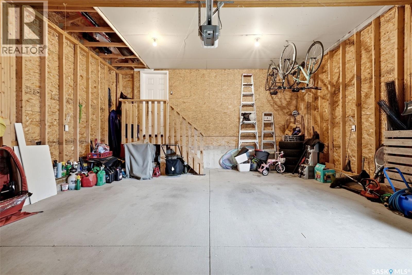 5565 Norseman Crescent, Regina, SK - Indoor Photo Showing Garage