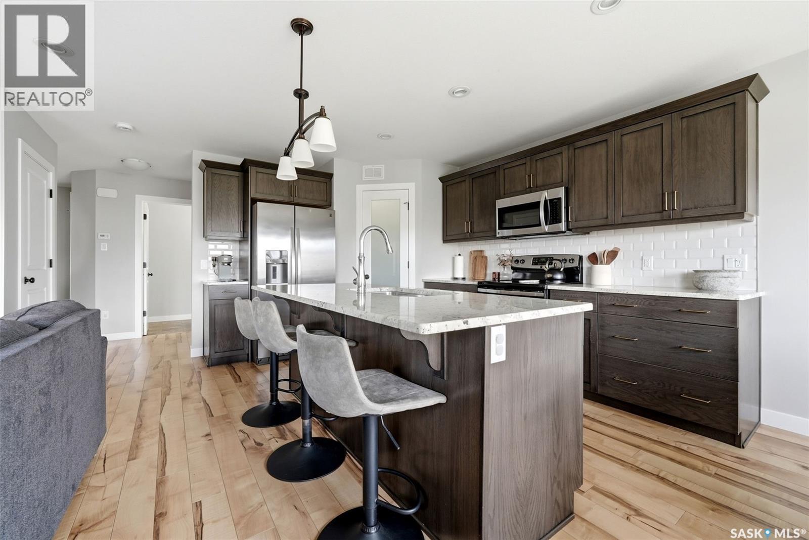 5565 Norseman Crescent, Regina, SK - Indoor Photo Showing Kitchen With Stainless Steel Kitchen With Upgraded Kitchen