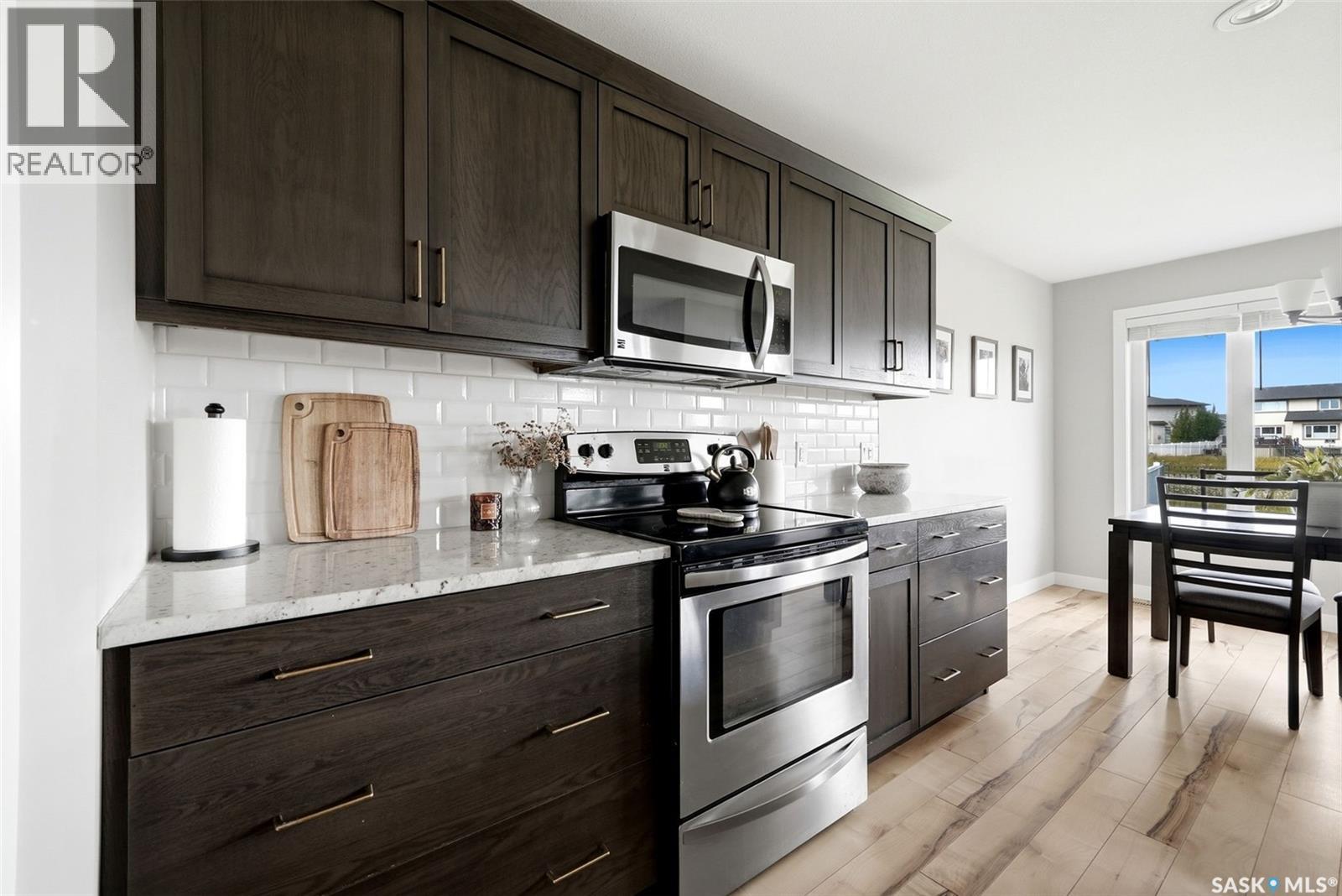 5565 Norseman Crescent, Regina, SK - Indoor Photo Showing Kitchen With Stainless Steel Kitchen With Upgraded Kitchen