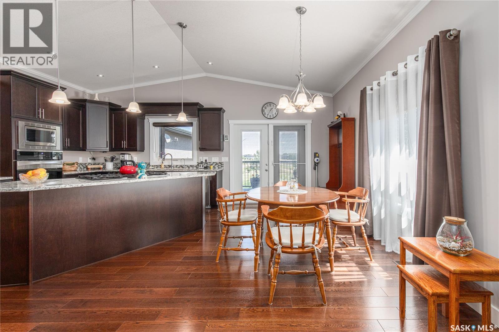 111 Iron Bridge Drive, Moose Jaw, SK - Indoor Photo Showing Dining Room