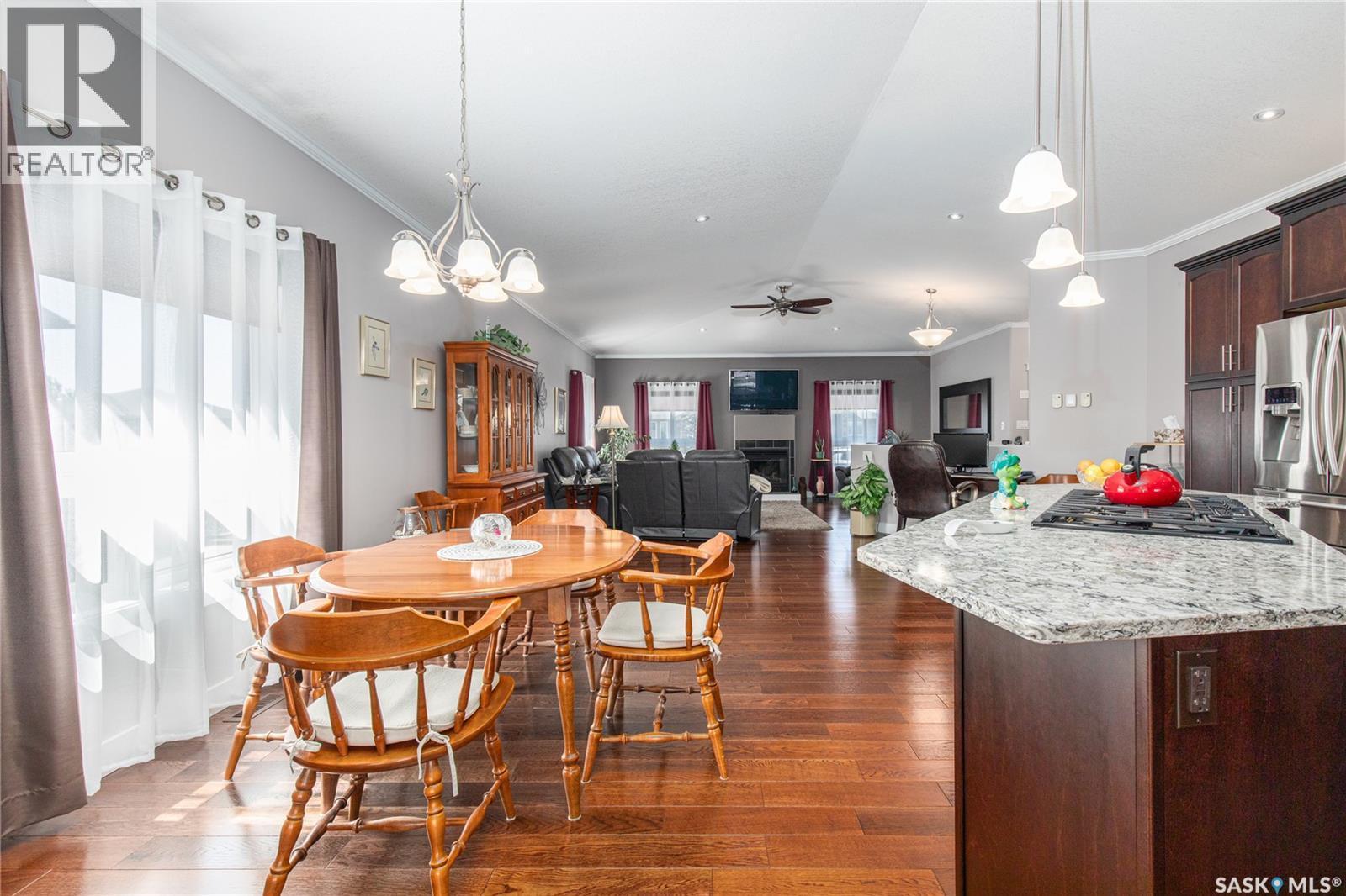111 Iron Bridge Drive, Moose Jaw, SK - Indoor Photo Showing Dining Room