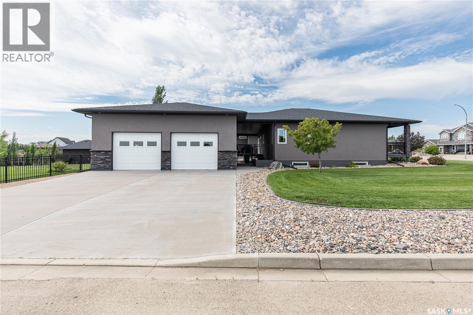 111 Iron Bridge Drive, Moose Jaw, SK - Outdoor