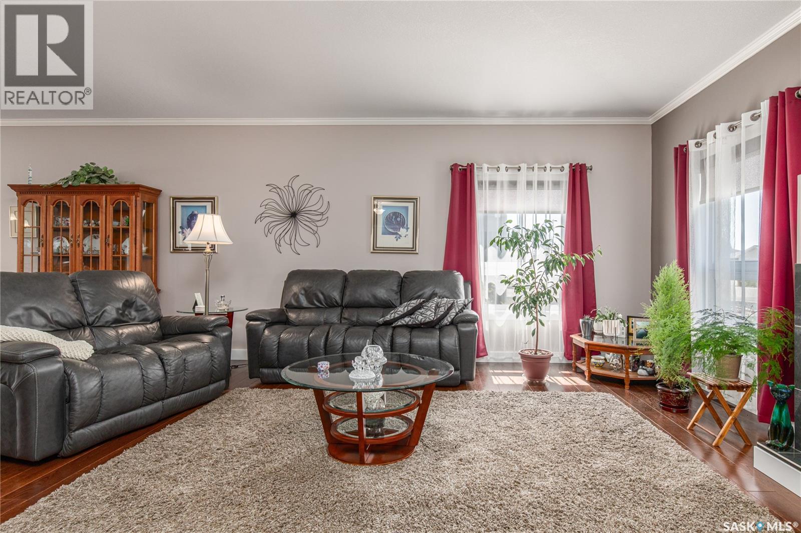 111 Iron Bridge Drive, Moose Jaw, SK - Indoor Photo Showing Living Room