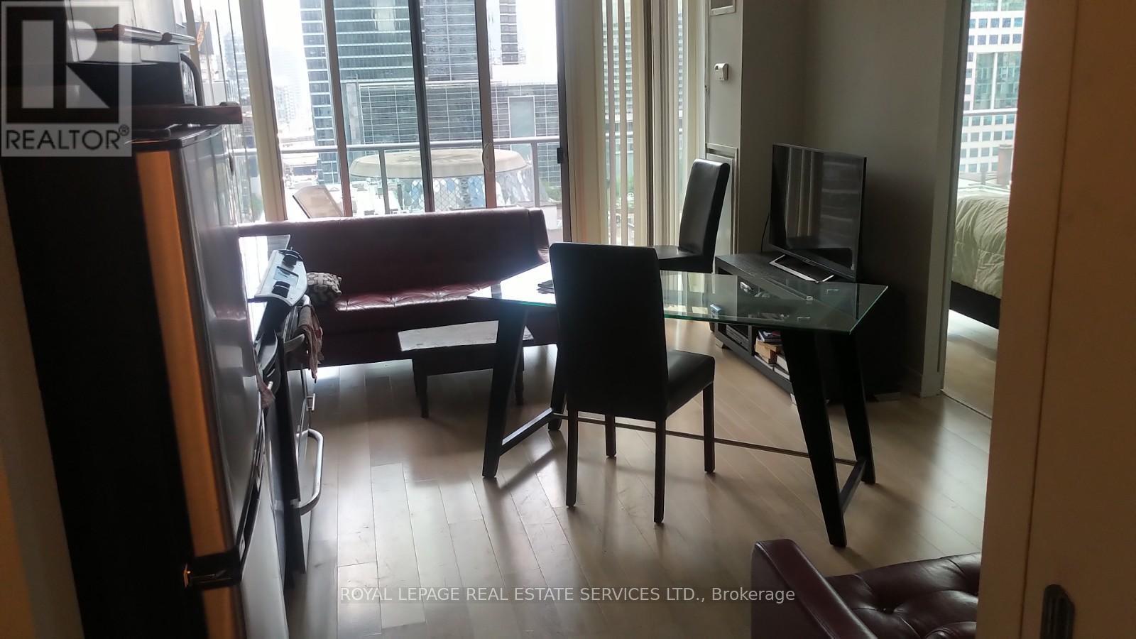 1609 - 126 Simcoe Street, Toronto, ON - Indoor
