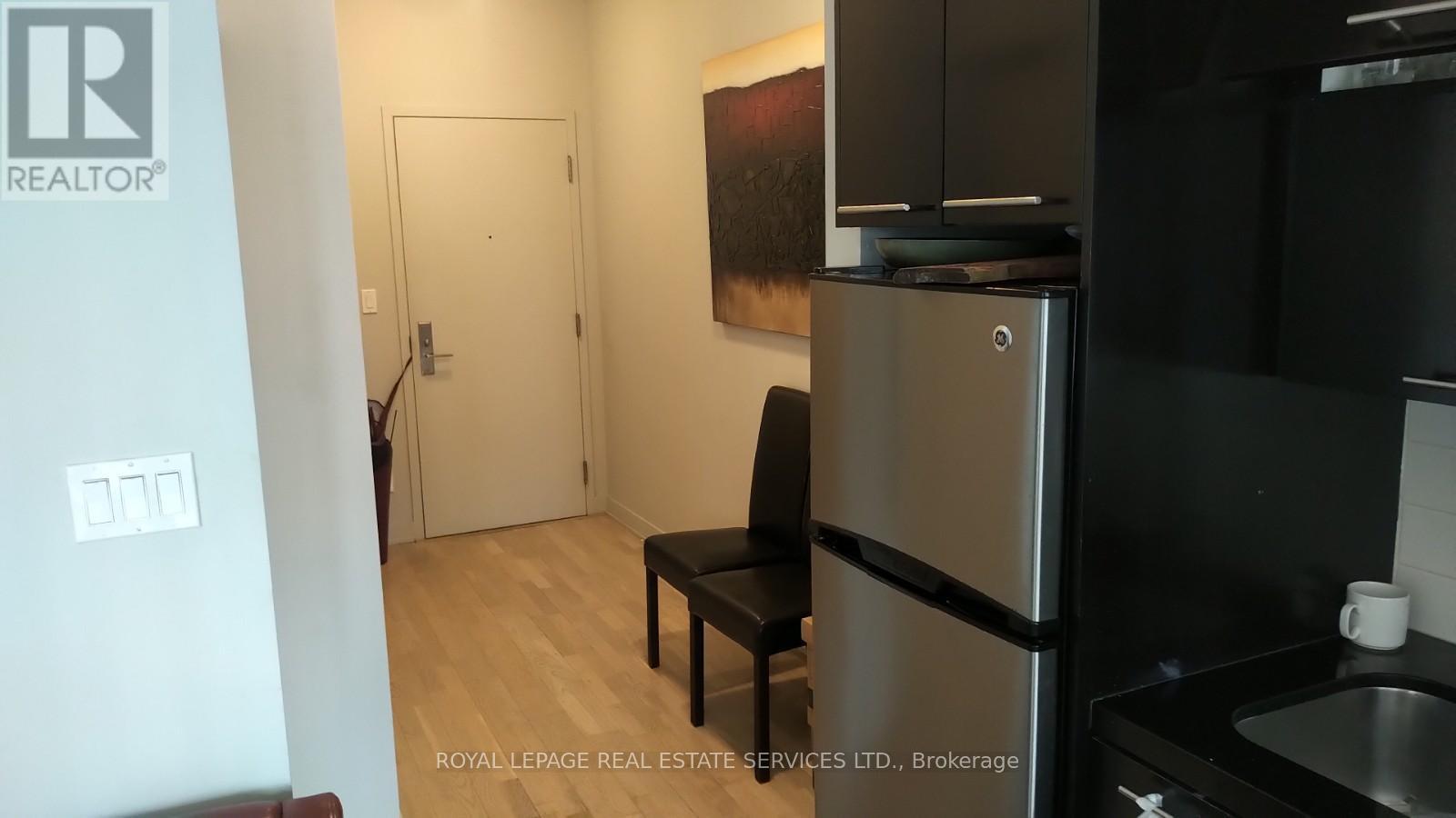 1609 - 126 Simcoe Street, Toronto, ON - Indoor