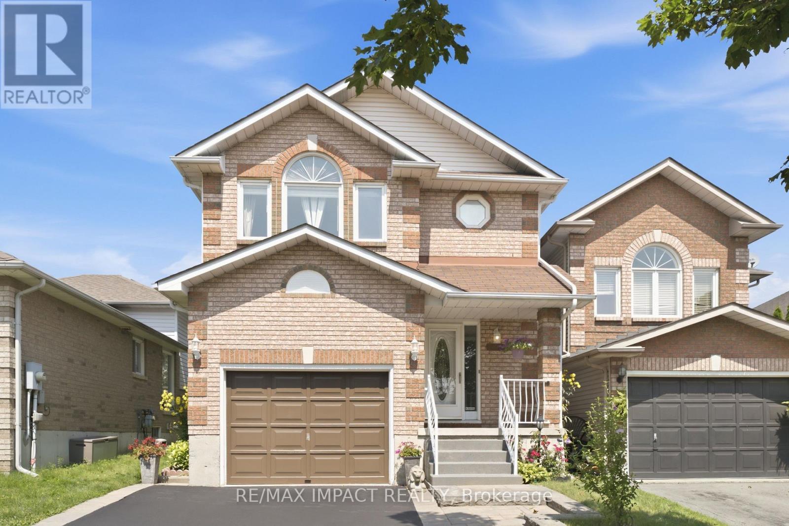 106 Mcfeeters Crescent, Clarington, ON - Outdoor With Facade