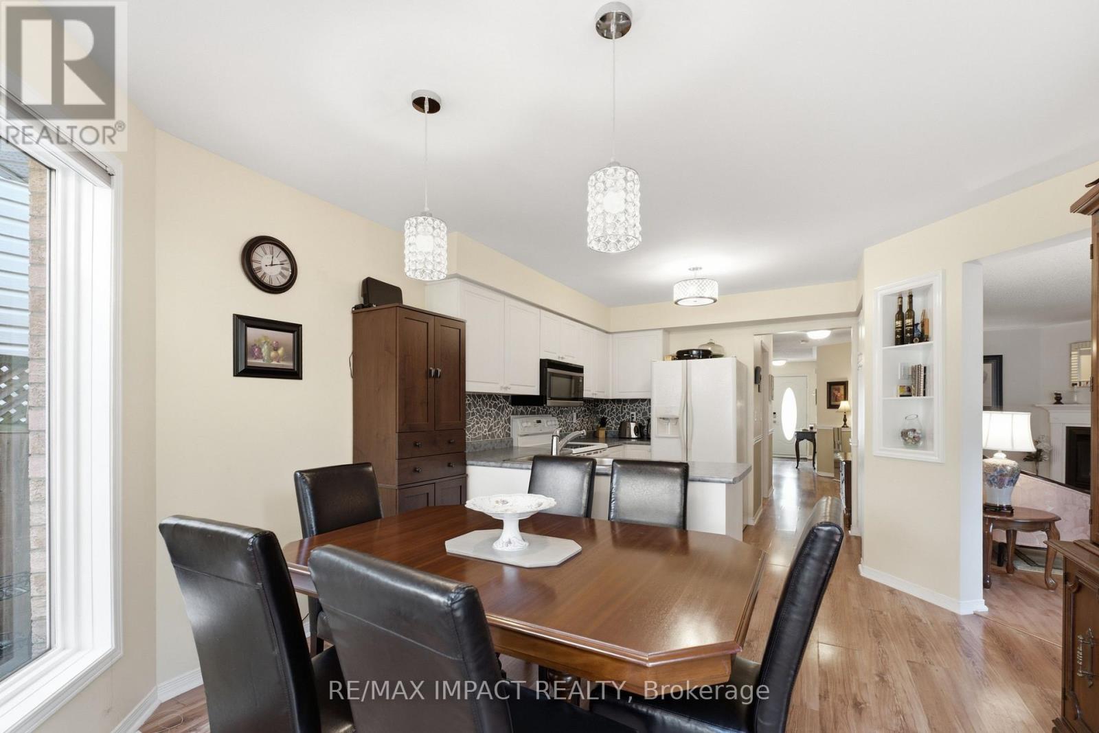 106 Mcfeeters Crescent, Clarington, ON - Indoor Photo Showing Dining Room