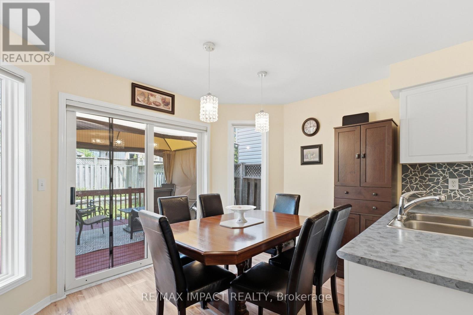 106 Mcfeeters Crescent, Clarington, ON - Indoor Photo Showing Dining Room