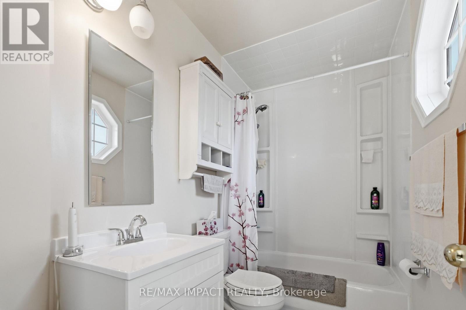 106 Mcfeeters Crescent, Clarington, ON - Indoor Photo Showing Bathroom