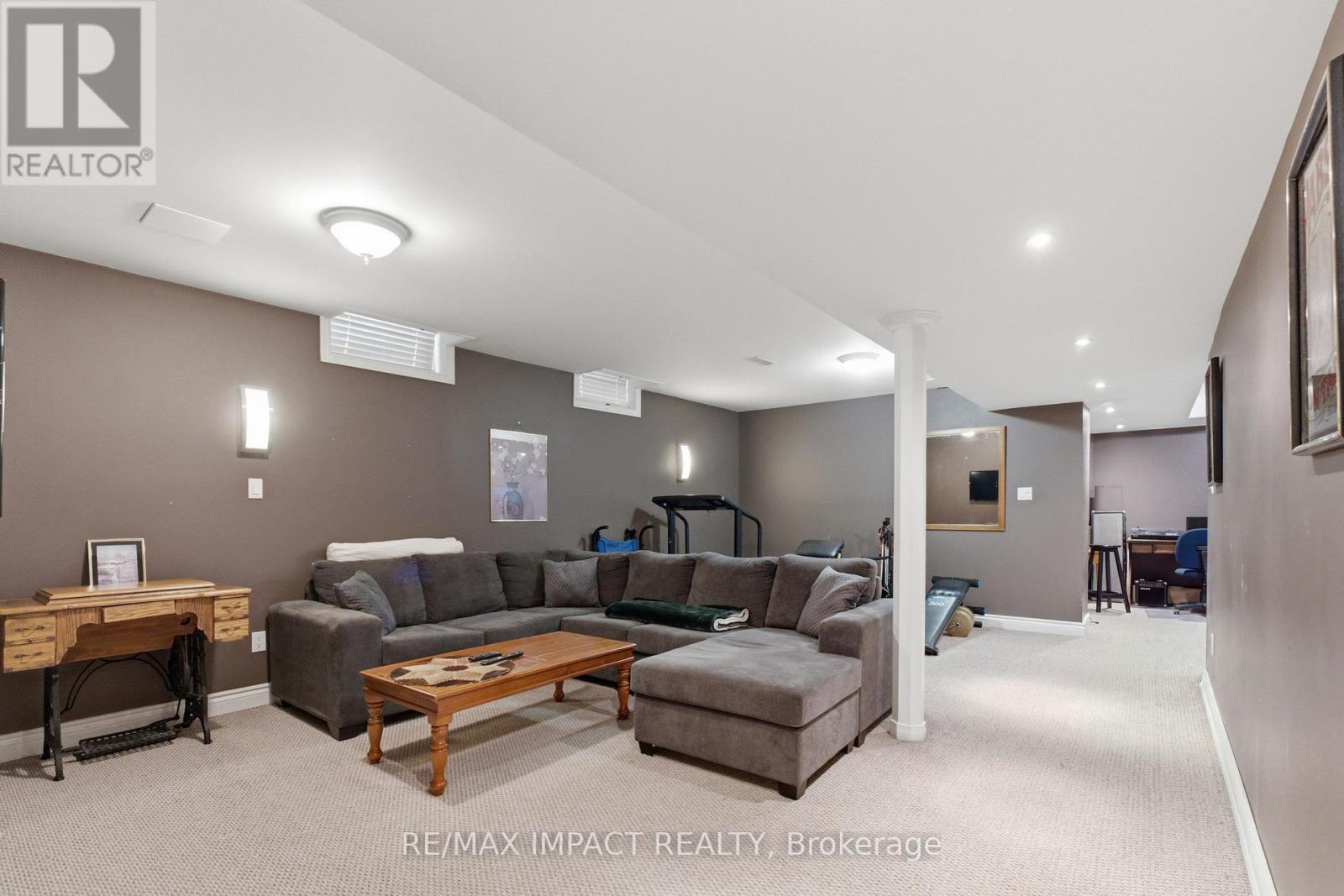 106 Mcfeeters Crescent, Clarington, ON - Indoor Photo Showing Other Room