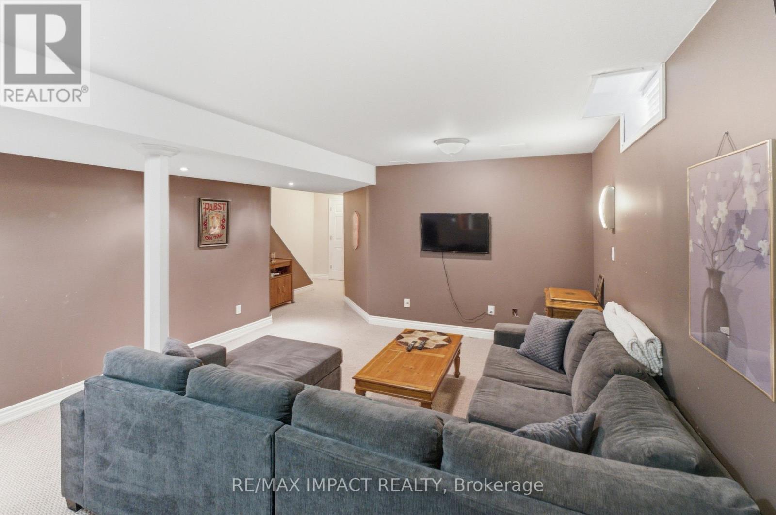 106 Mcfeeters Crescent, Clarington, ON - Indoor