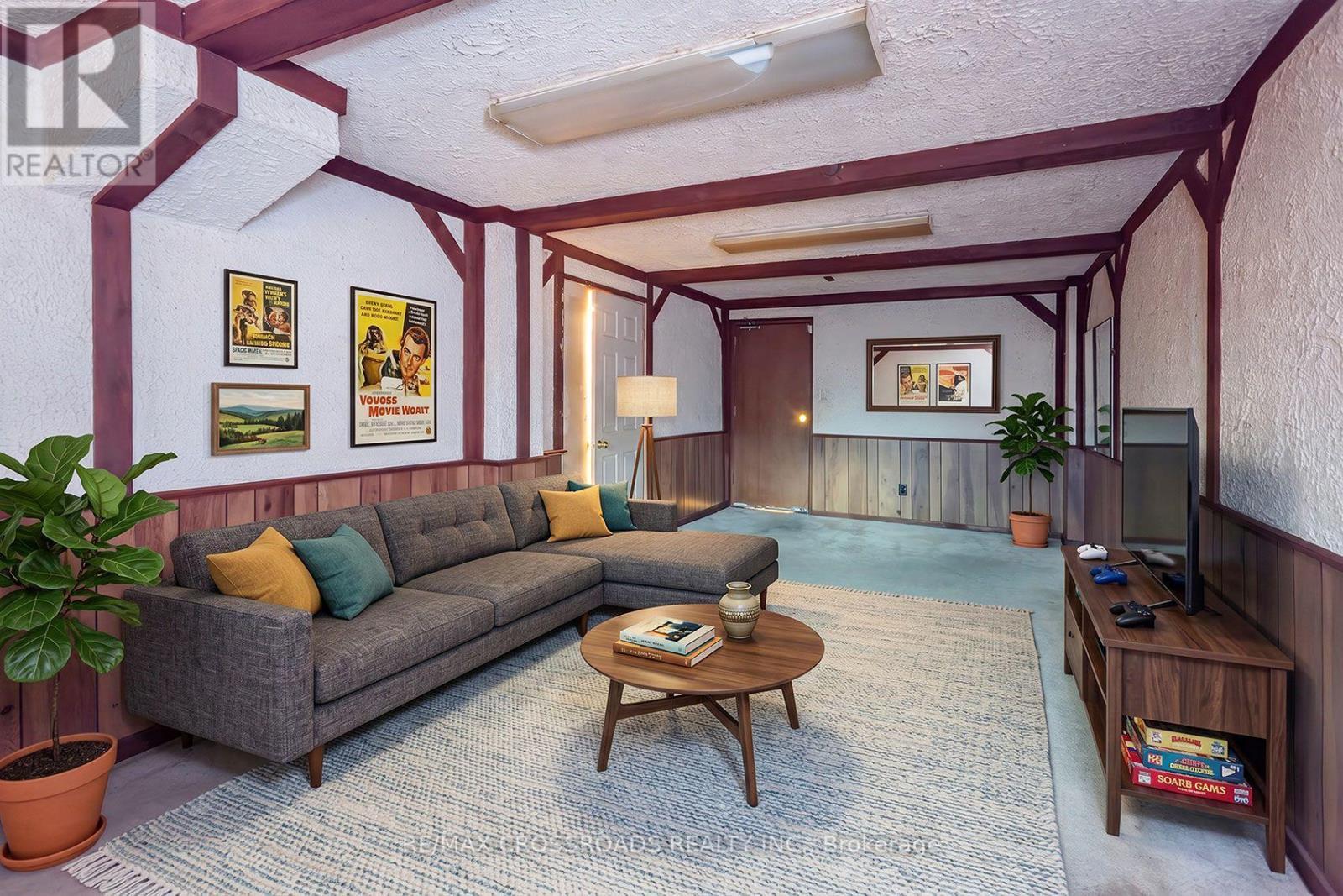 93 - 100 Burrows Hall Boulevard, Toronto, ON - Indoor Photo Showing Living Room