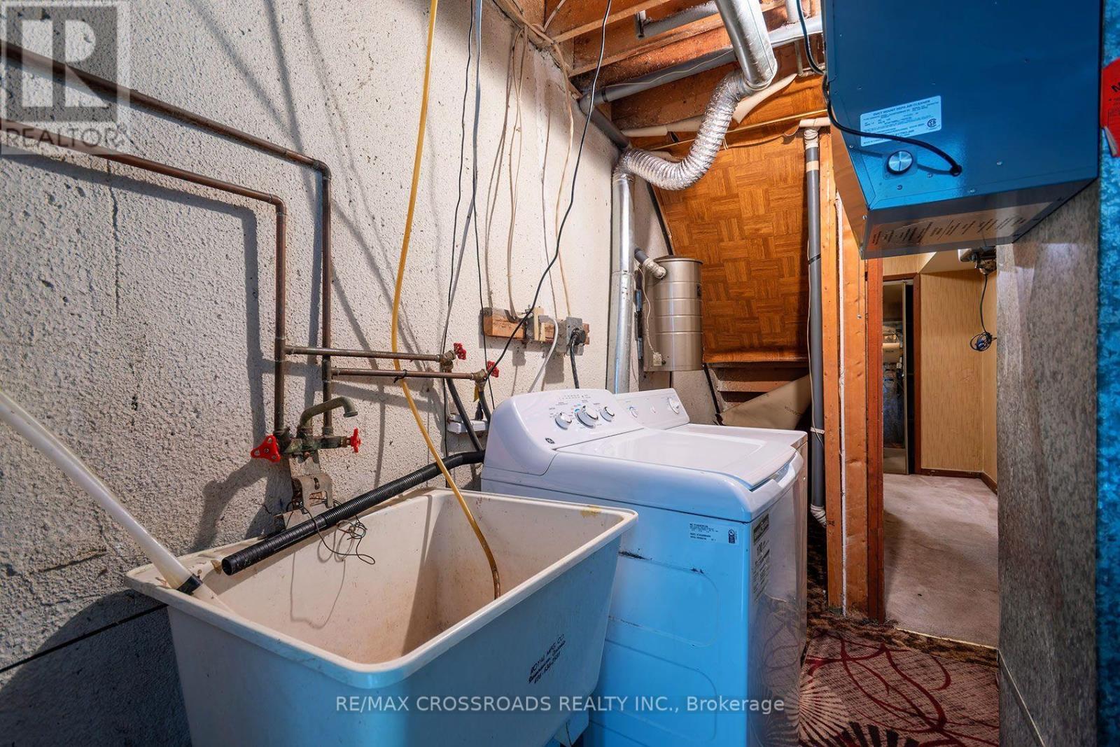 93 - 100 Burrows Hall Boulevard, Toronto, ON - Indoor Photo Showing Laundry Room