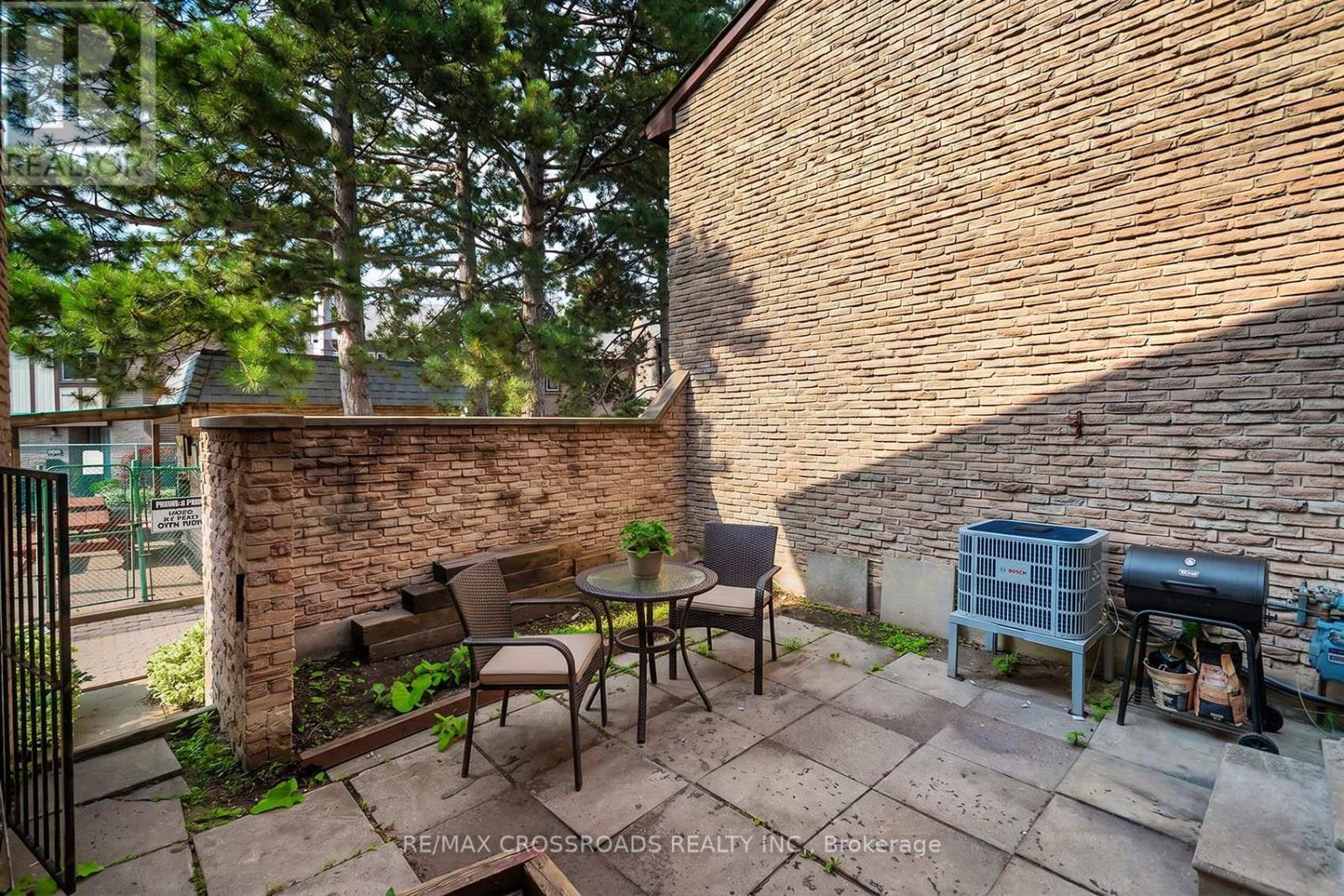 93 - 100 Burrows Hall Boulevard, Toronto, ON - Outdoor