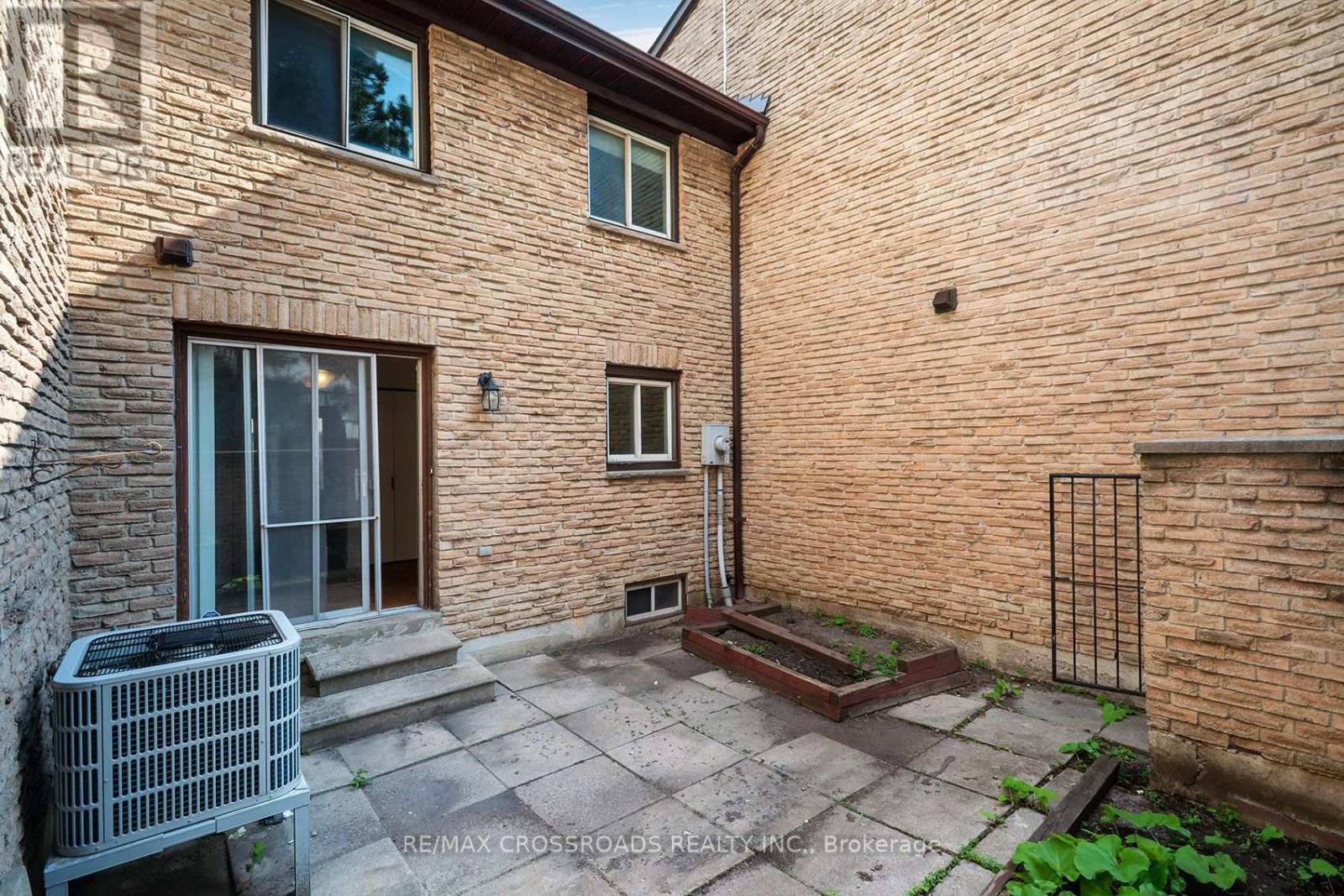 93 - 100 Burrows Hall Boulevard, Toronto, ON - Outdoor With Exterior