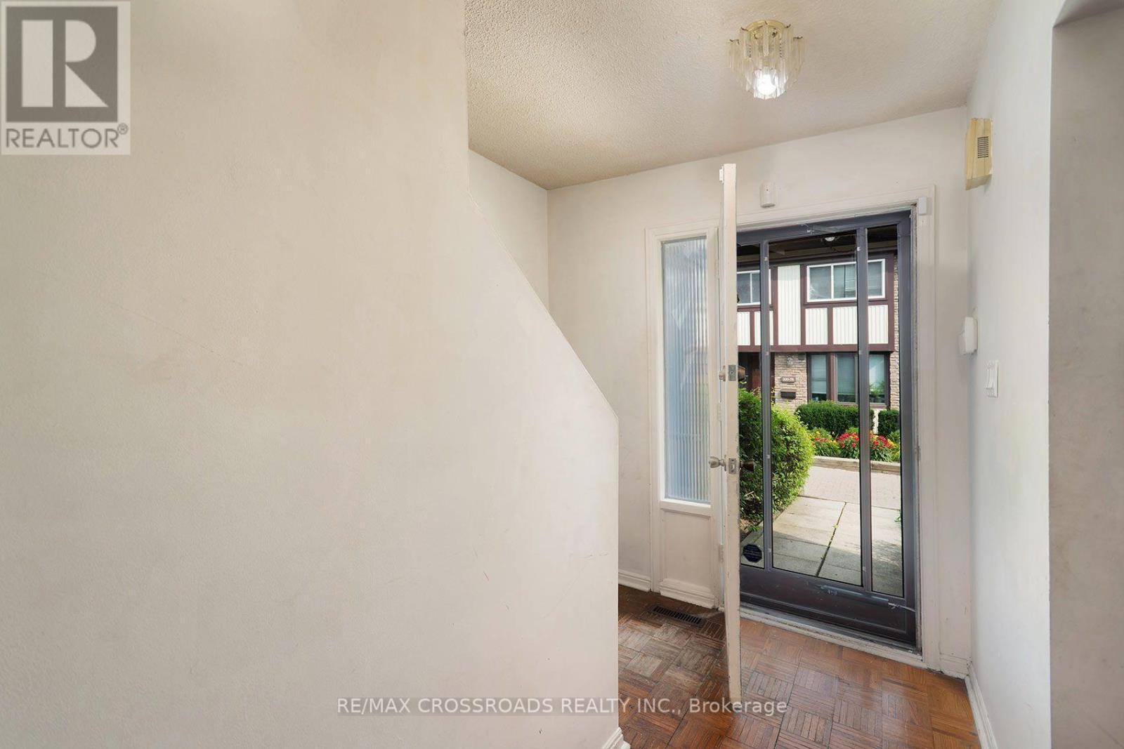 93 - 100 Burrows Hall Boulevard, Toronto, ON - Indoor Photo Showing Other Room