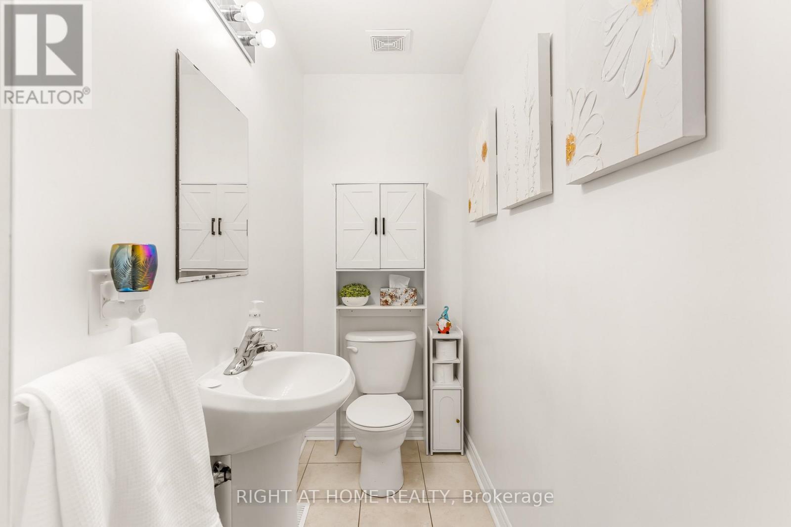 169 Banting Crescent, Essa, ON - Indoor Photo Showing Bathroom