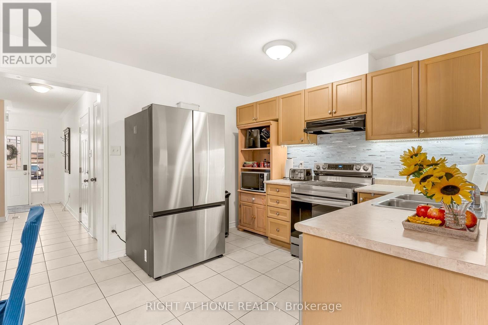 169 Banting Crescent, Essa, ON - Indoor Photo Showing Kitchen With Double Sink
