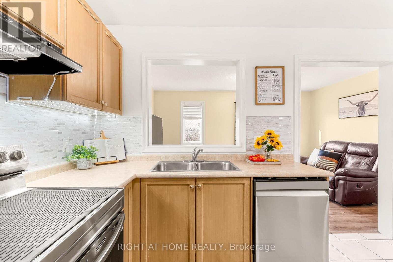 169 Banting Crescent, Essa, ON - Indoor Photo Showing Kitchen With Double Sink
