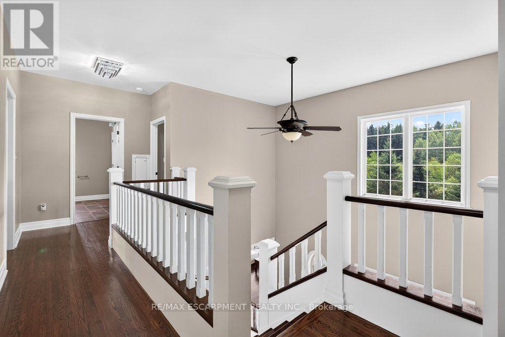 Upper landing - 110 Concession 11 Road E, Hamilton, ON - Indoor Photo Showing Other Room