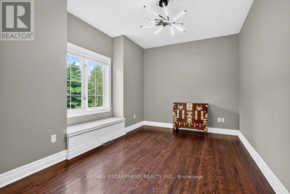 3rd Bedroom - 110 Concession 11 Road E, Hamilton, ON - Indoor Photo Showing Other Room