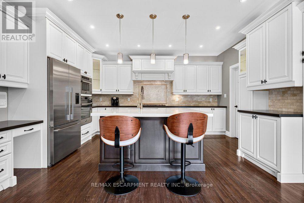 Kitchen - 110 Concession 11 Road E, Hamilton, ON - Indoor Photo Showing Kitchen With Upgraded Kitchen