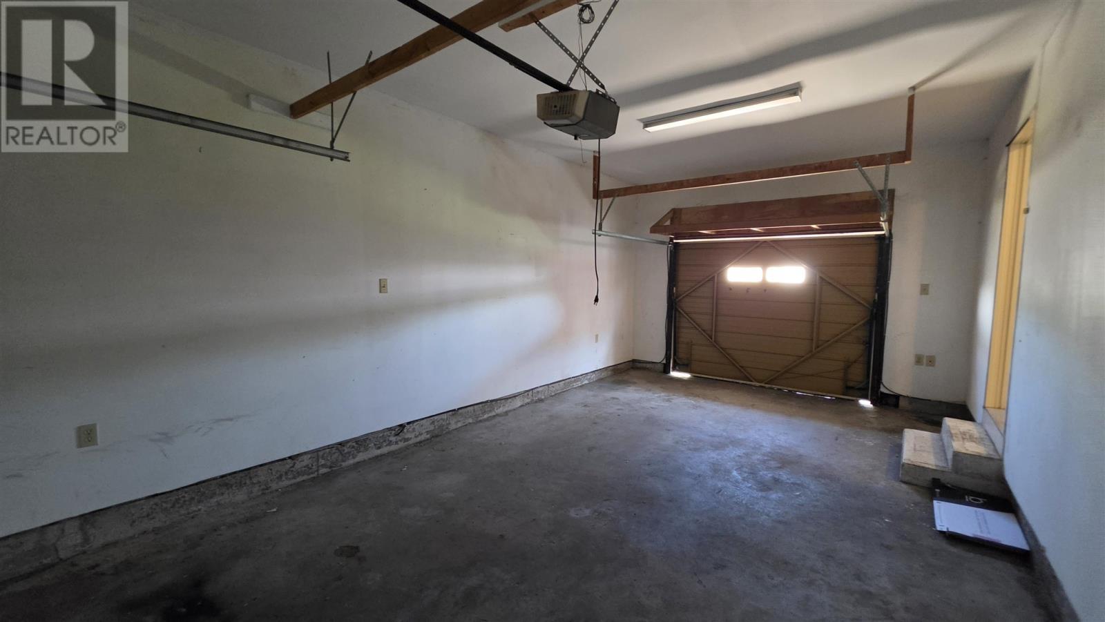 53 Robin St, Sault Ste. Marie, ON - Indoor Photo Showing Garage