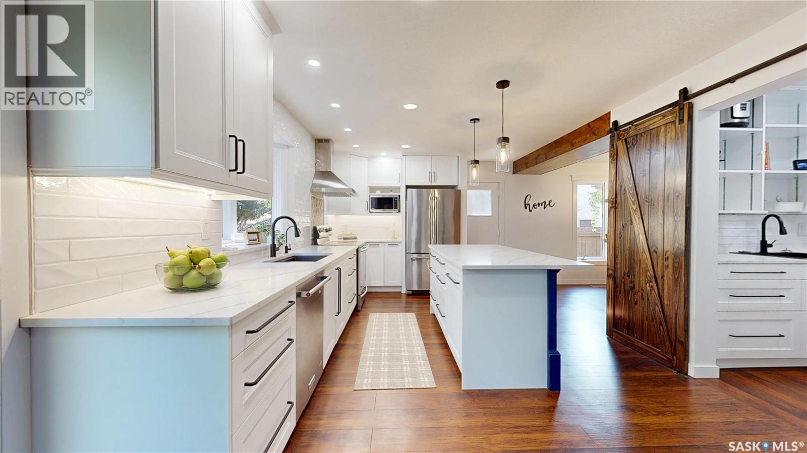 2210 Hanover Crescent E, Regina, SK - Indoor Photo Showing Kitchen With Upgraded Kitchen