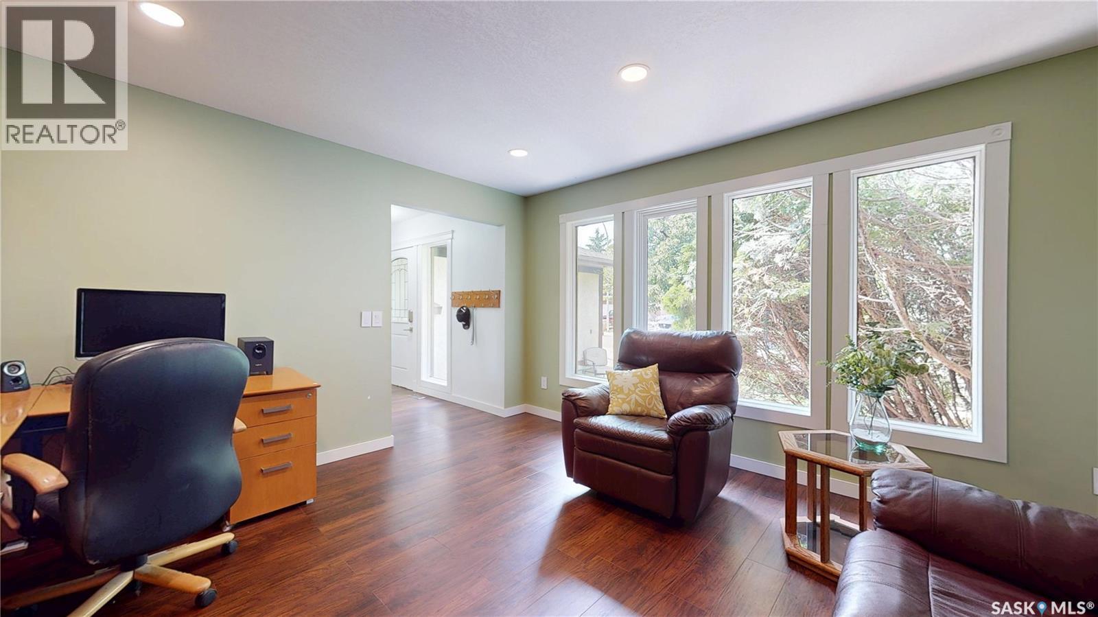 2210 Hanover Crescent E, Regina, SK - Indoor Photo Showing Office