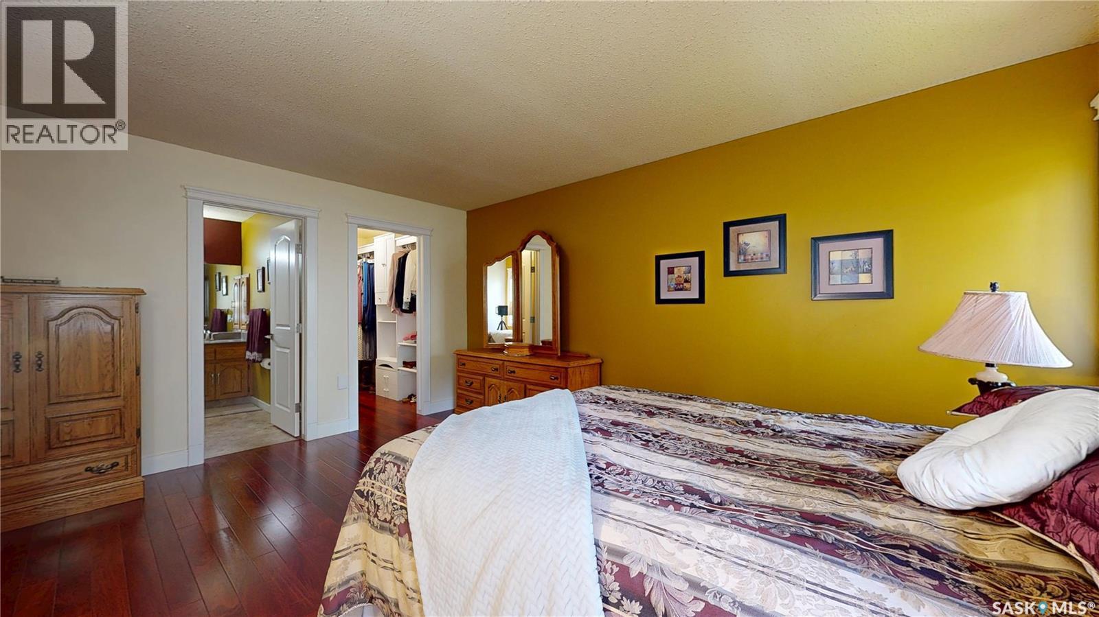 2210 Hanover Crescent E, Regina, SK - Indoor Photo Showing Bedroom