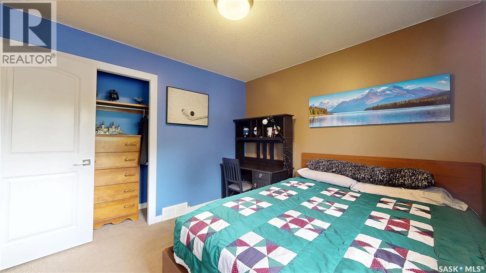 2210 Hanover Crescent E, Regina, SK - Indoor Photo Showing Bedroom