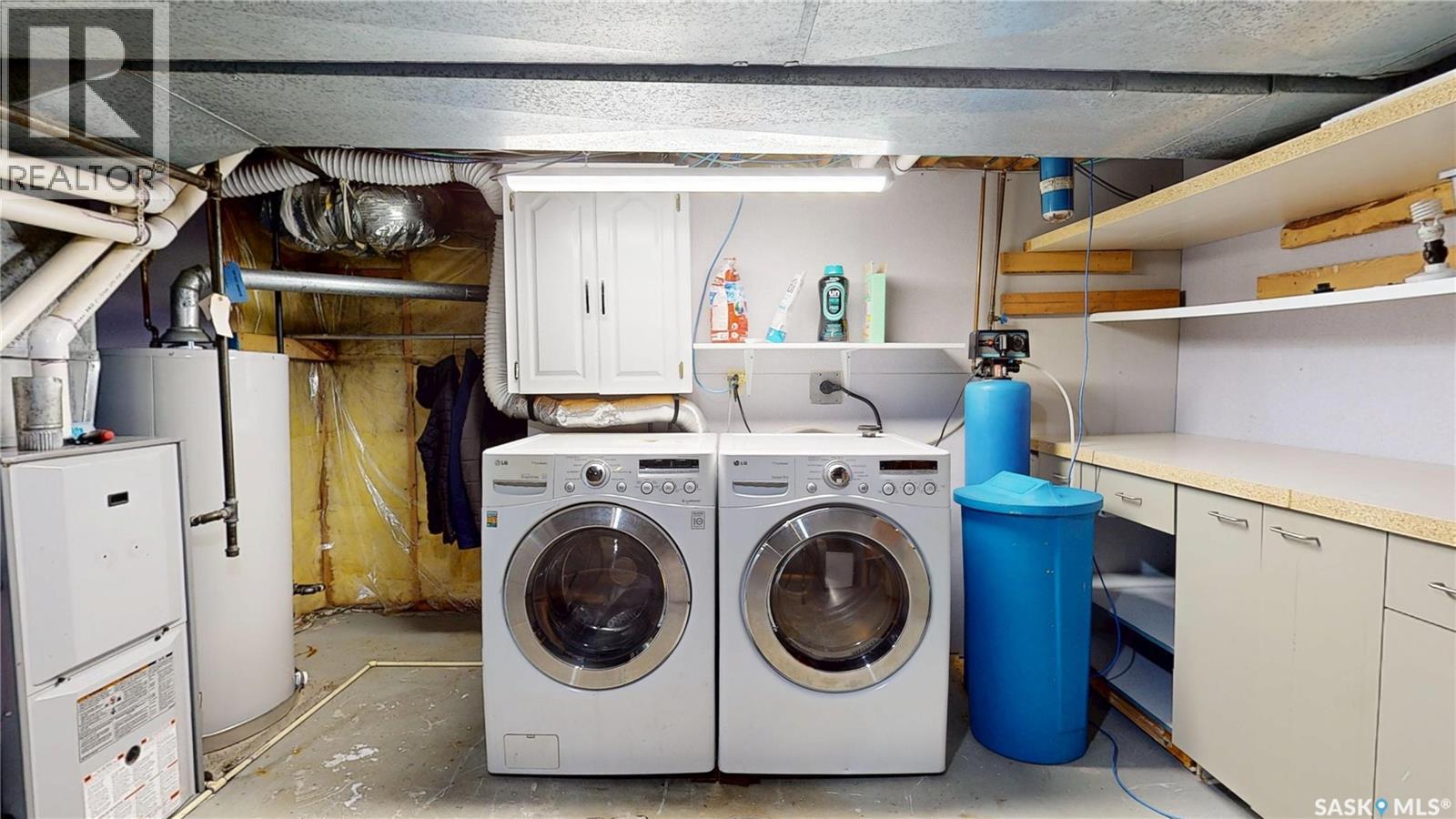 2210 Hanover Crescent E, Regina, SK - Indoor Photo Showing Laundry Room