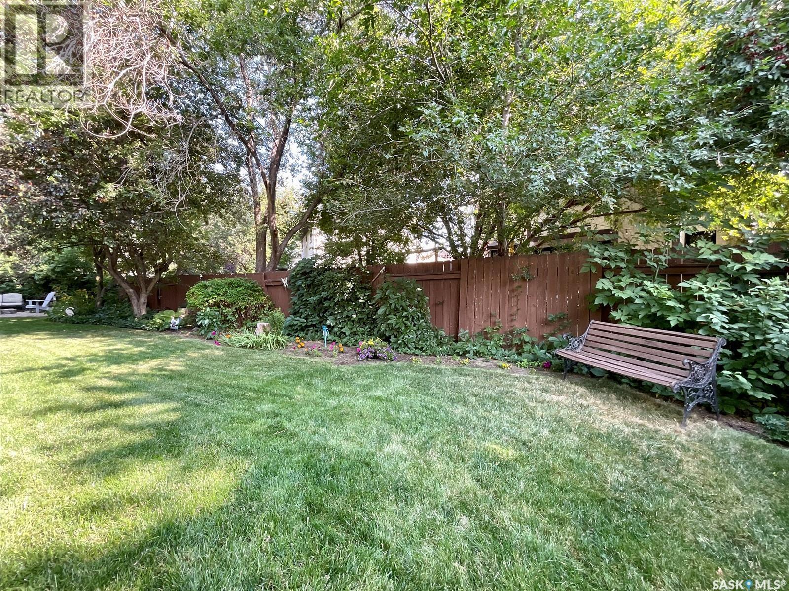 2210 Hanover Crescent E, Regina, SK - Outdoor