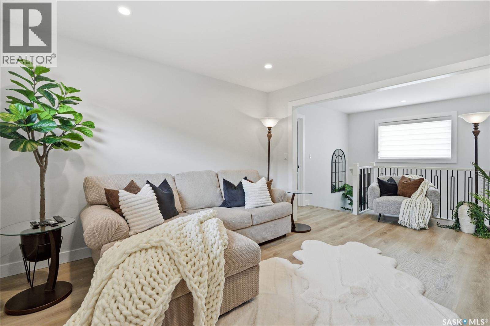 246 Prasad Manor, Saskatoon, SK - Indoor Photo Showing Living Room