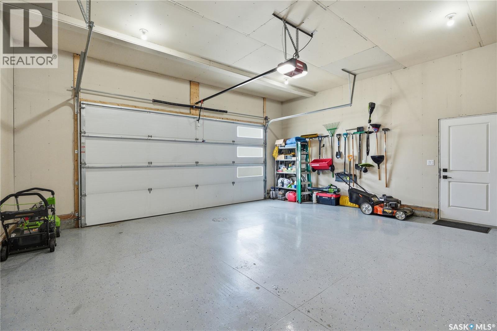 246 Prasad Manor, Saskatoon, SK - Indoor Photo Showing Garage