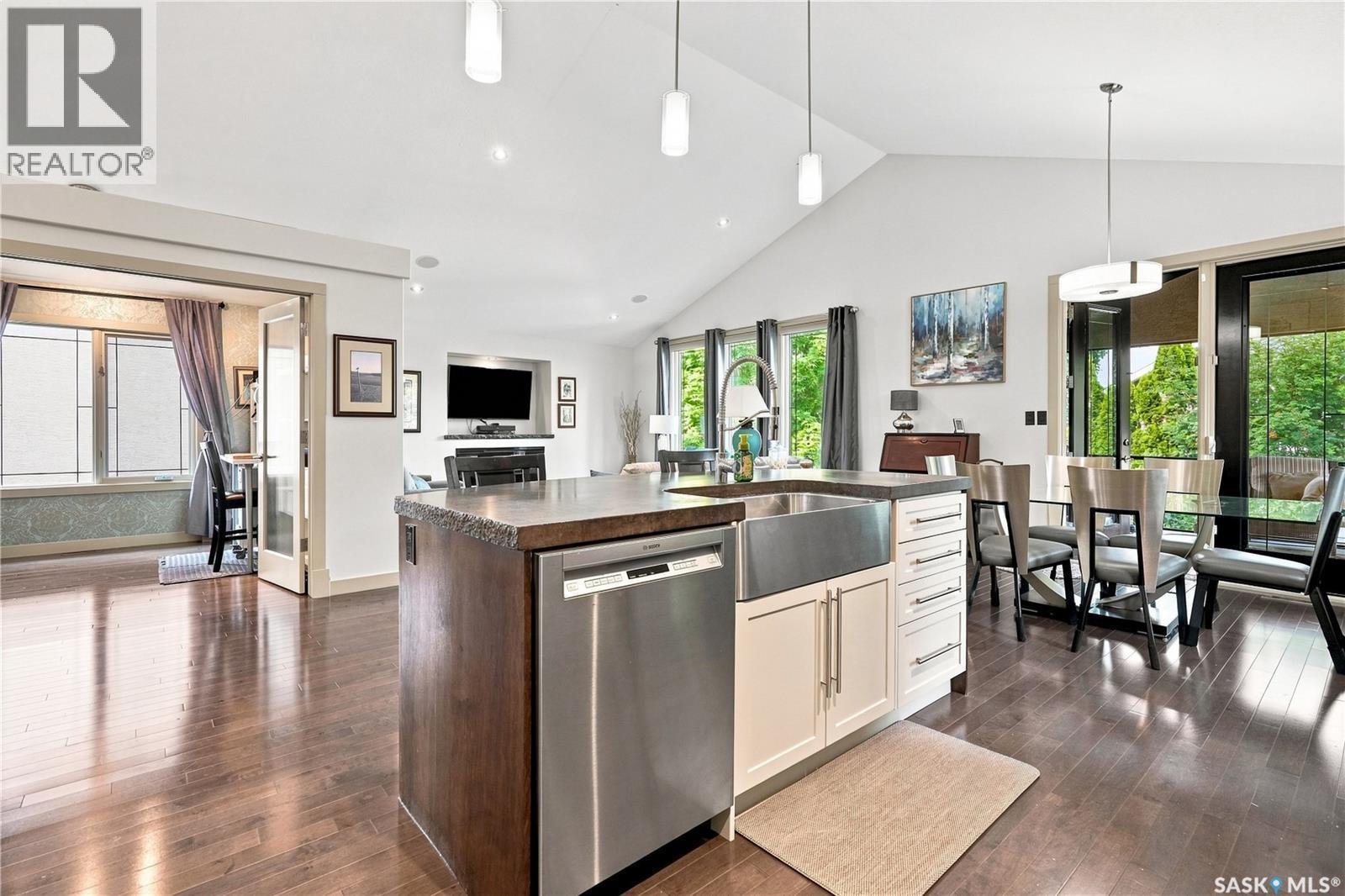 2786 Sunninghill Crescent, Regina, SK - Indoor Photo Showing Kitchen With Double Sink