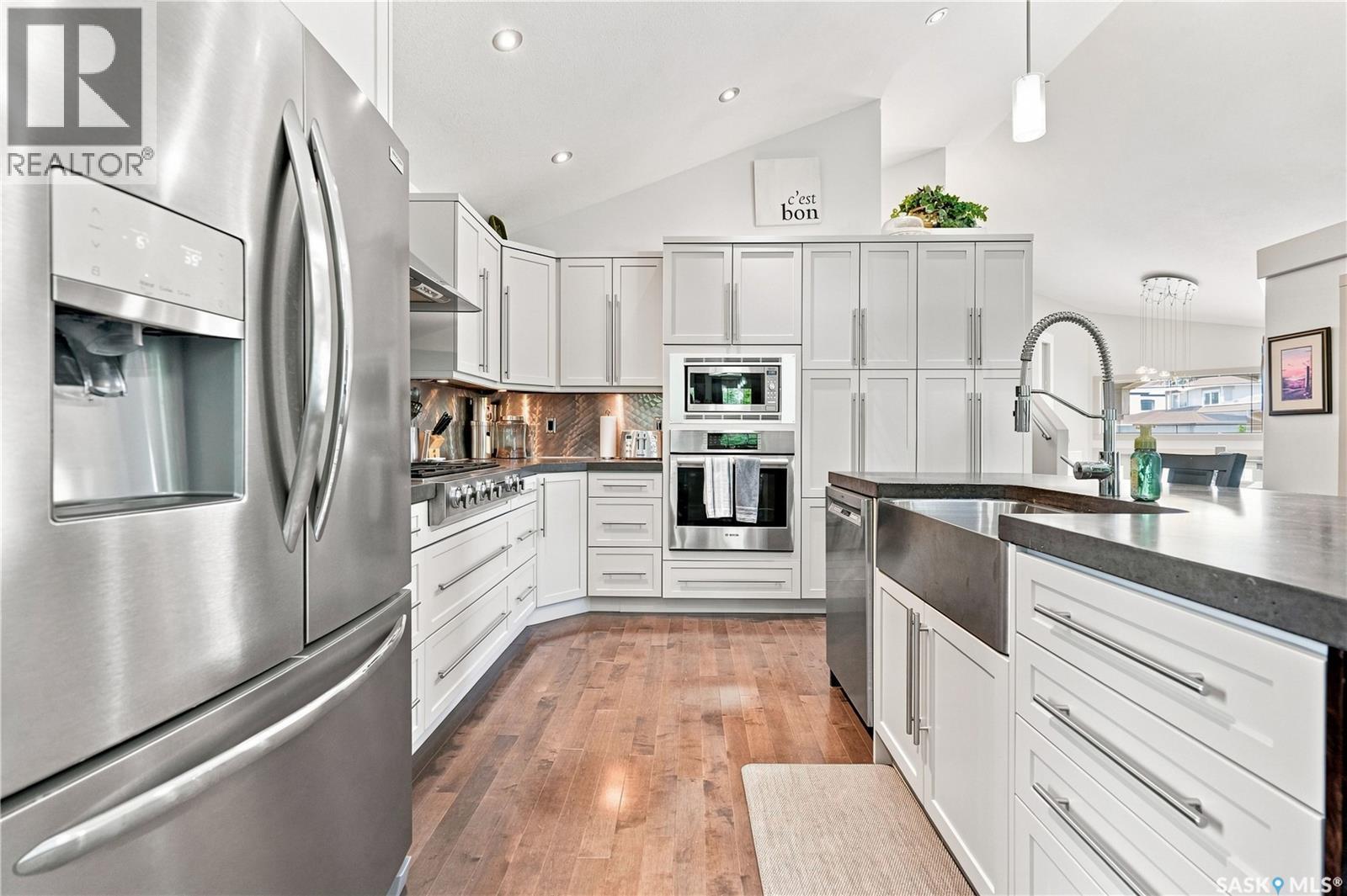 2786 Sunninghill Crescent, Regina, SK - Indoor Photo Showing Kitchen With Upgraded Kitchen